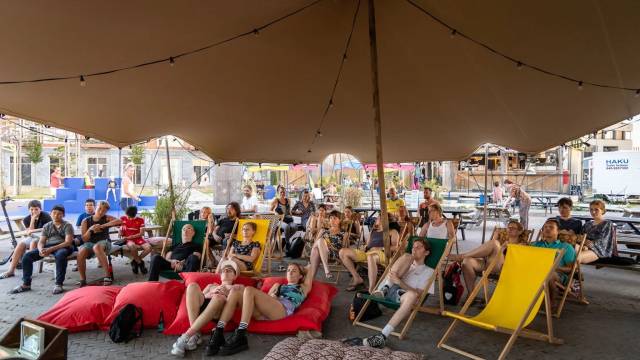 Brommerbios: Moze Mertens